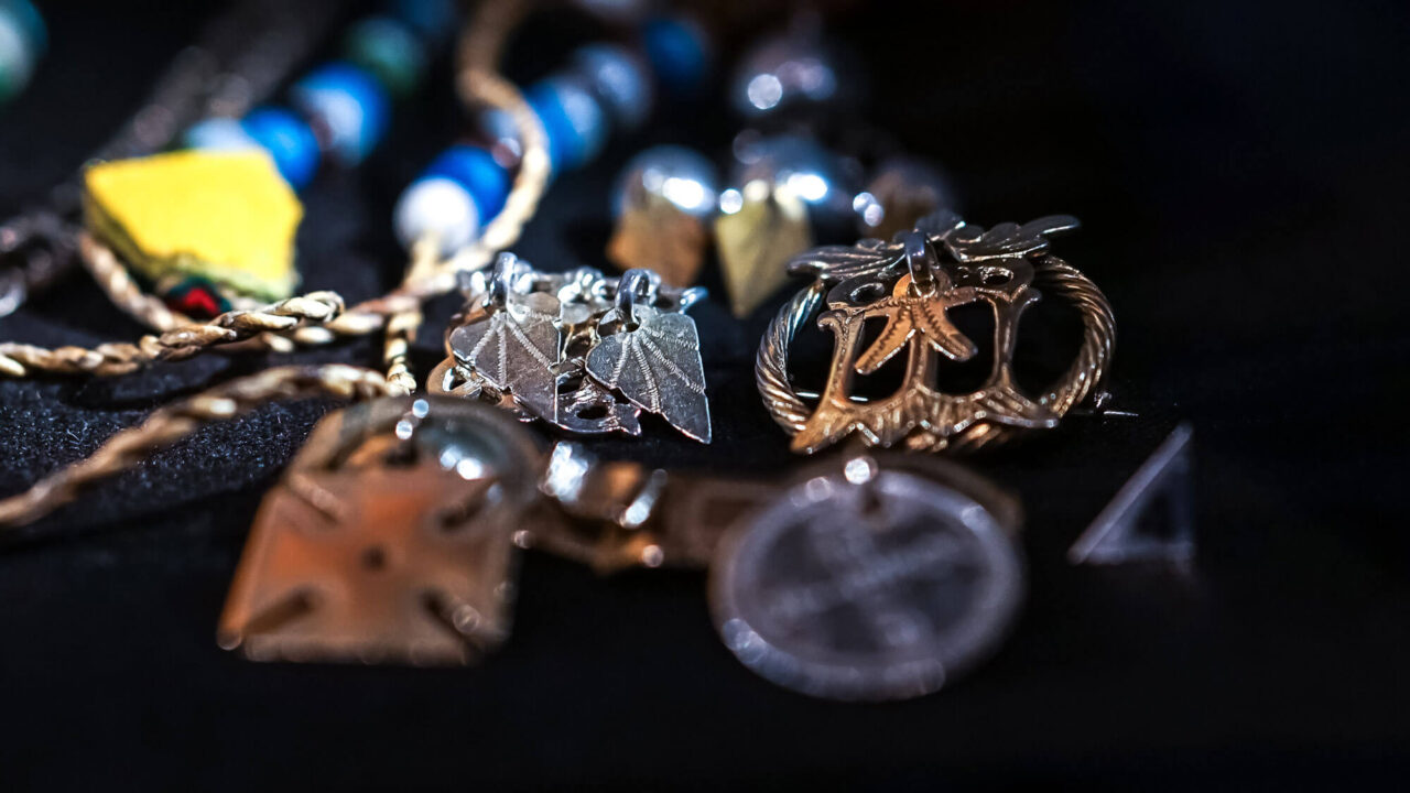 From the Silvermuseet's silver exhibition: jewelry with some leaves and a Mariamonogram.