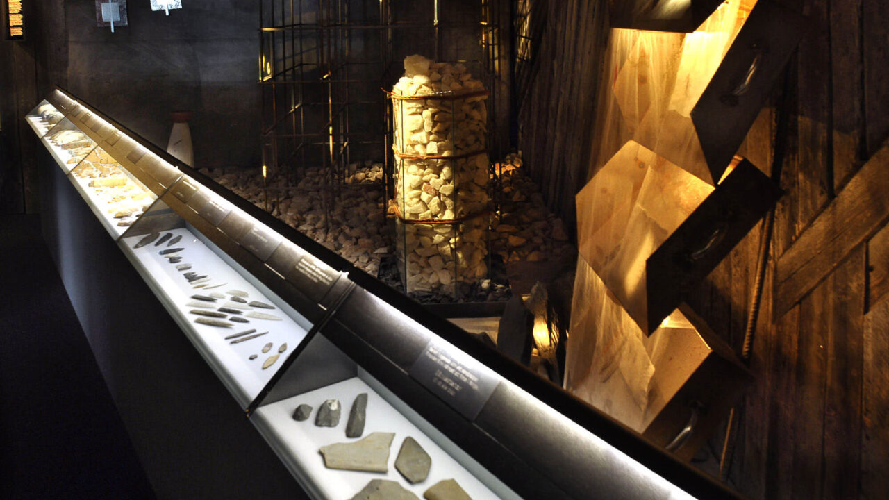 Part of the Silvermuseet's exhibition Traces: Stone objects, such as arrowheads, on display.
