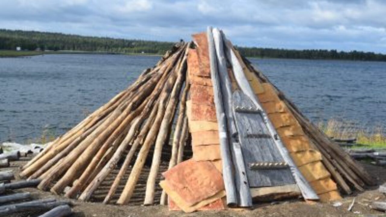 Traveling to a hut where the laying of nets has begun. In the background water and a dark blue cloudy sky.